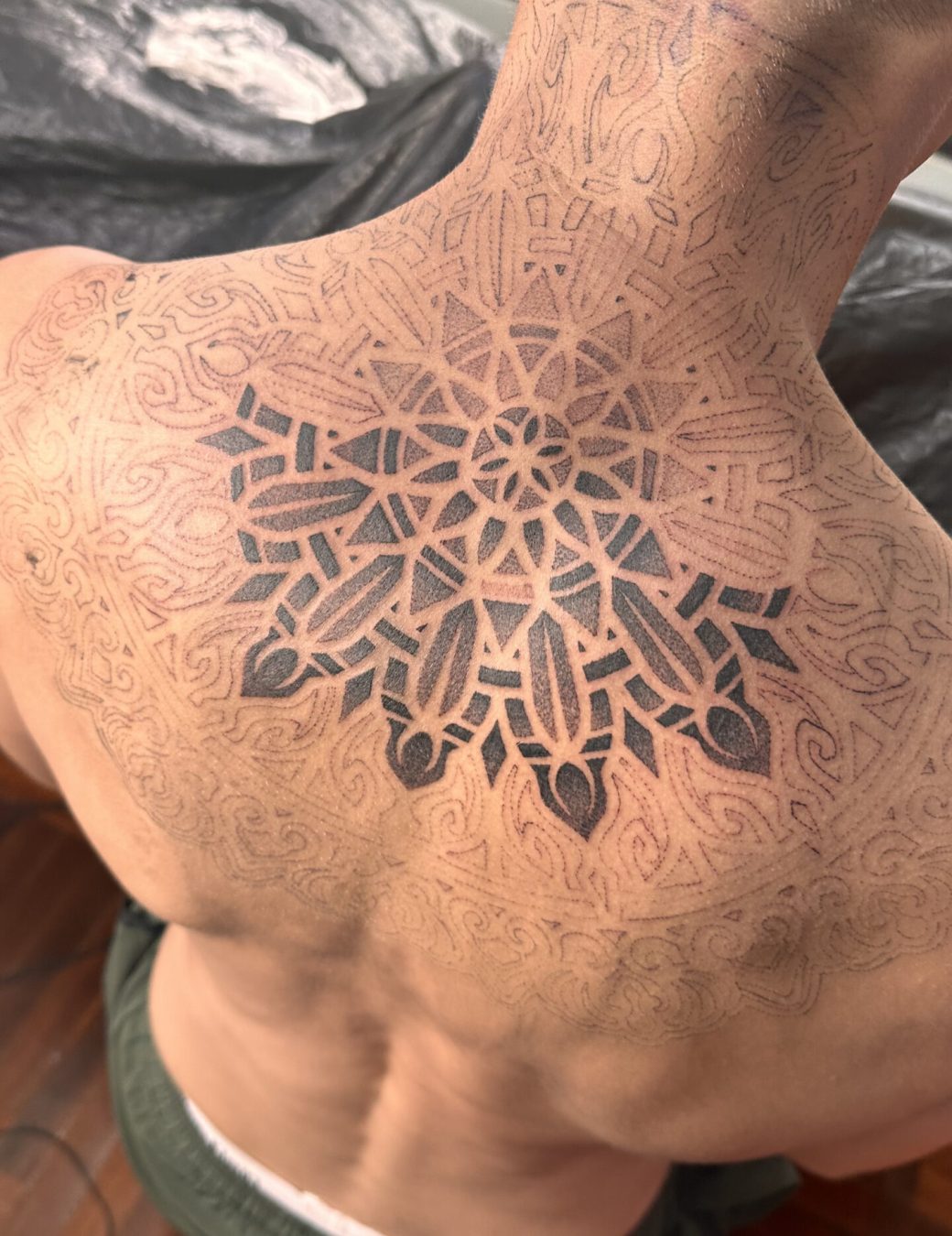 tajlandia - koh samui - tatuaz - dot tattoo - mandala - neck tattoo - onahammockcom - israel paketh - mindtripstudio - tattoobypaketh 10